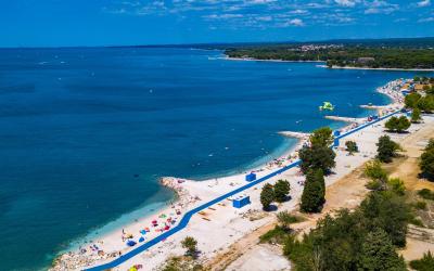 Villa Andrija Family Dream with heated pool at the sea with beautiful garden, outside cinema and kids playground - 5