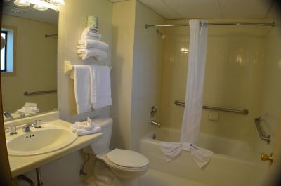 Amber's Inn and Suites - 2