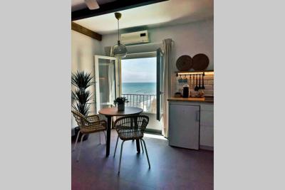 Beachfront apartment near Marbella
