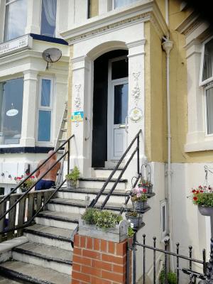 Rowntree Seaview Holiday Flats small double room with no view - 6