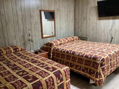Pinelodge Motel - 1