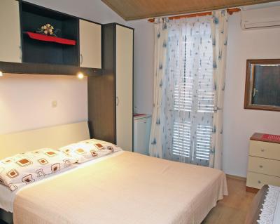 Apartments & Rooms Lo & Mar - 1