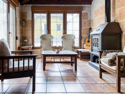 Casa El Arrabal, casa con chimenea, piscina y patio