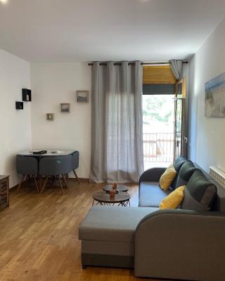 Precioso cálido apartamento en Sort con terraza