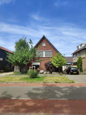 B&B Art Gallery 274 - 1