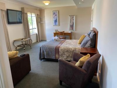 503 On Princes Drive Motel - 6