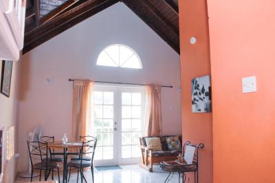 Buttercup Cottage Apartments - 3
