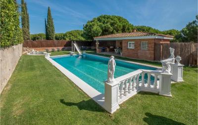 Stunning Home In St Andreu D,llavaneres With 4 Bedrooms, Wifi And Outdoor Swimming Pool