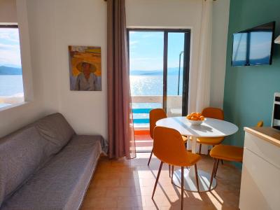 Papas Rooms on the Seafront - 2