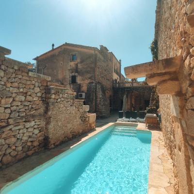 Casa histórica con piscina, sauna y jacuzzi en el centro de la isla