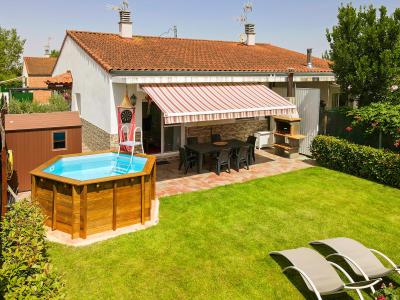 Casa Ozcoidi, acogedor alojamiento con jardín y piscina en el centro de Navarra