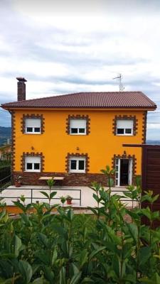 Casa con finca en Oviedo El Casero