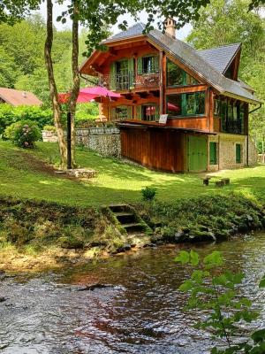 Vintage riverside house Slapnica, in the Žumberak Nature Park, finnish sauna and jacuzzi