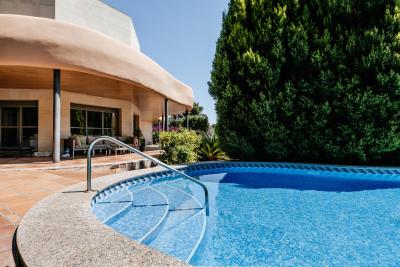 Lushville - Luxurious Villa with Pool in Valencia
