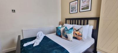 Toffees Townhouse a 2 Bed House in Liverpool 1 Mins walk to Goodison Park - 2