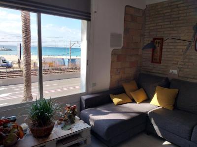 Apartamento con Terraza en primera línea mar