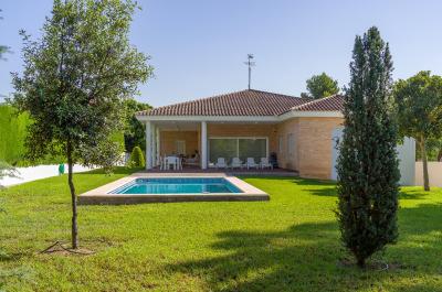 Villa con piscina, jardín y aire acondicionado en L'Eliana