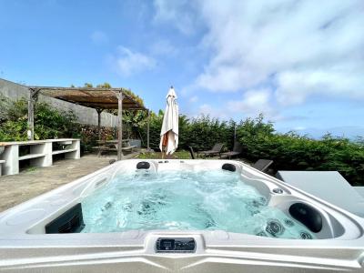 Nice house with Jacuzzi, Wifi and view of the Atlantic Ocean