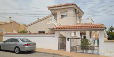 Lovely Detached 3 bedroom Villa, communal pool in Quesada