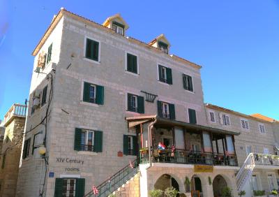 XIV Century Rooms - 1