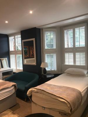 Acacia Villas Guest House - 1