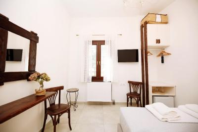 Marousos Central Guesthouse - 4