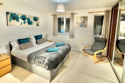 Elite Stays 4 BR Home for contractors, business or leisure - Parking - 6