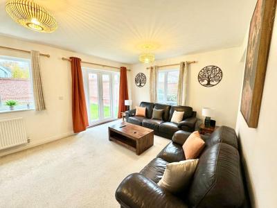 Elite Stays 4 BR Home for contractors, business or leisure - Parking - 1