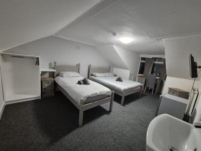 The Queens Hotel - 1