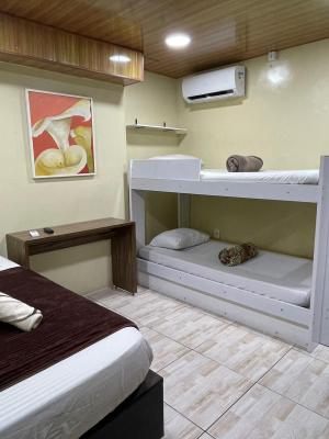 Hospedagem Deoli - suítes cozinha compacta