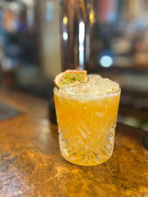 The Limes Bar and Hotel - 7