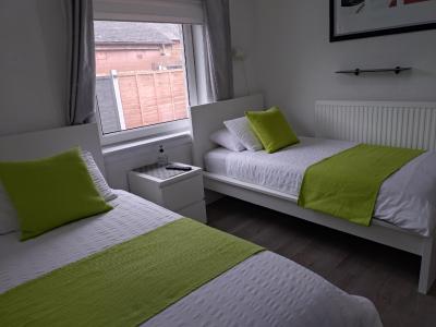 Anchorage Guest House - Also 1 room available with Hot Tub,must be booked separately - 4