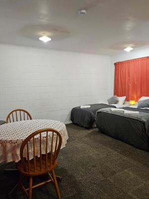 Park Lodge Motel - 4