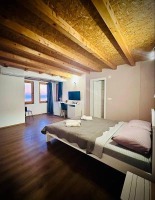 Risto's Guest House - 1