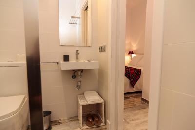 The 8 Rooms House - 6
