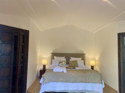 Mas de la Calade Bed & Breakfast - 1