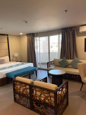 Goldberry Suites & Hotel Mactan - 6