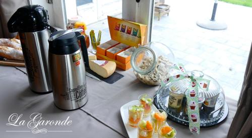 a table with a thermos and a plate of food at La Garonde in Berthen
