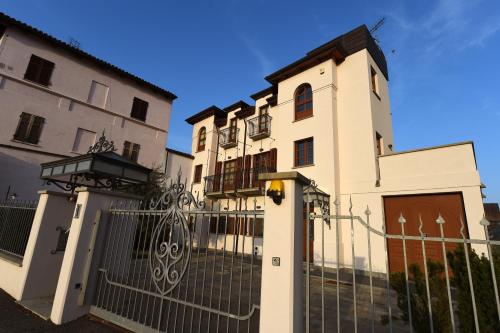 Foto dalla galleria di La Maison du Soleil a Serralunga d'Alba