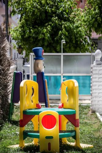 Ο χώρος παιχνιδιού για παιδιά στο Dionisos Palms Apartments