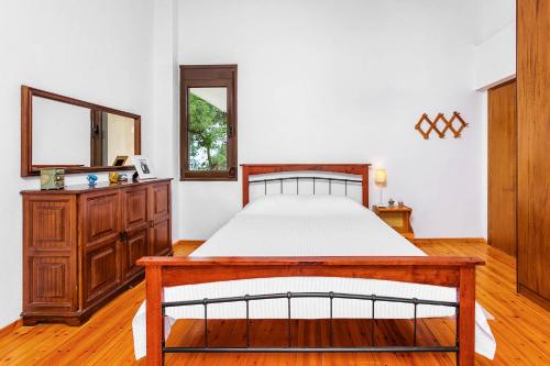 Postel nebo postele na pokoji v ubytování Nikiti Seaside Villas