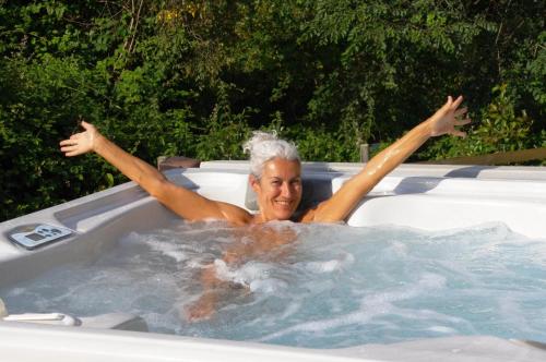 a woman in a bath tub with her arms up at B&B Harem in Arcidosso