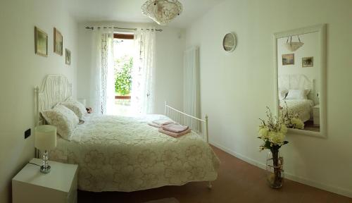 Ένα ή περισσότερα κρεβάτια σε δωμάτιο στο Il Paradiso Apartments Great View Gardasee