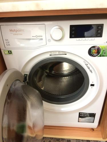 a white washing machine sitting in a kitchen at Vale dos Cocos in Horta