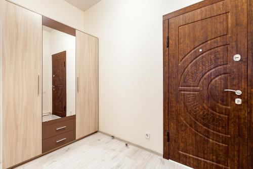 a large wooden door in a room with a mirror at Apartments near Deribasovskaya in Odesa
