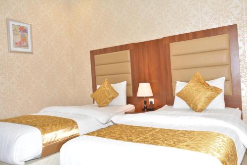 En eller flere senger på et rom på Judy Palace Hotel Suites