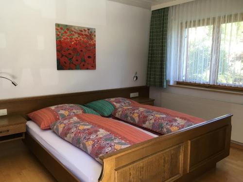 En eller flere senge i et værelse på Landhaus Garsella