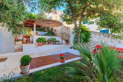 Holiday home Lola, sea on a palm! HEATED POOL