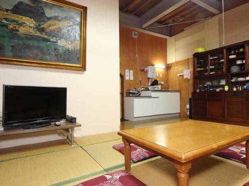 TV a/nebo společenská místnost v ubytování Guesthouse Tomoshibi