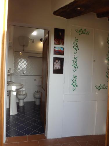 a bathroom with a toilet and a sink at Dimora nel Chianti in San Sano
